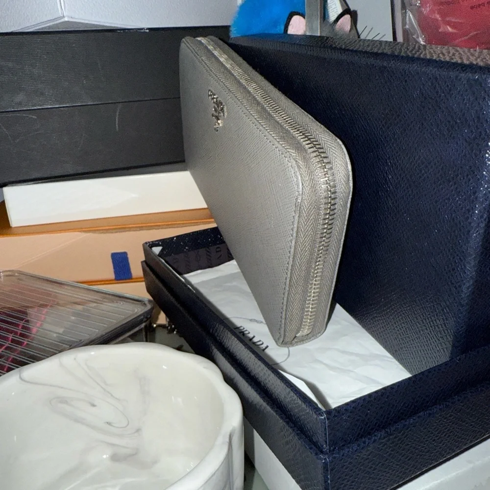 Prada Gray Textured Wallet - Picture 3 of 15